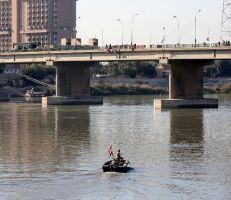 محكمة عراقية تصدر حكما بحق السيدة التي ألقت طفليها من فوق جسر على نهر دجلة (فيديو)