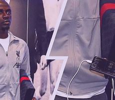 ساديو ماني يحمل هاتف آيفون مكسور على الرغم من أن عقده مع ليفربول يعود عليه بـ 150 ألف جنيه استرليني أسبوعياً