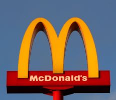 رجل هدد بإعدام الجميع إن لم يحصل على وجبة في "ماكدونالدز"