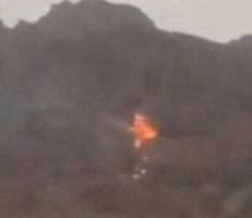 صاعقة رعدية تشعل النيران في جبل "عفر" السعودي