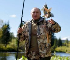بوتين يختتم العزل الذاتي برحلة لصيد السمك في سيبيريا (صور)