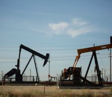 الطلب على النفط لم يتأثر بفعل أوميكرون والأسعار  ترتفع وسط مخاوف بشأن الإمدادات