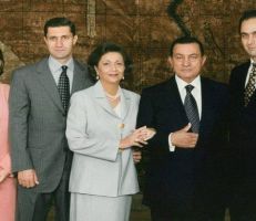 أسرة مبارك تتسلم مبلغاً كبيراً من الاتحاد الأوروبي بعد صدور حكم أوروبي برفع التجميد عن أموالها (تغريدة)
