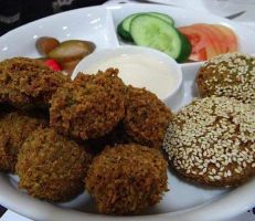 الفول والفلافل ستنضم لقائمة الكماليات..  قرار جديد برفع أسعار المطاعم الشعبية في دمشق