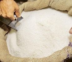 التجارة الداخلية تبرر رفع أسعار السكر وتتحدث عن انفراجات بتوفر المادة