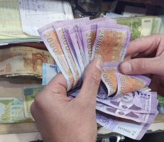 تقارير اعلامية: الحكومة ترفع سعر صرف الدولا الى 3000 ليرة سورية في موازنة العام القادم