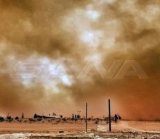 عاصفة غبارية تجتاح منطقة الرهجان وسط بادية حماة (صور)
