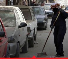 لأول مرة في سورية.. الحكومة تعين 38 عاملة نظافة في شوارع حماة ومجلس المحافظة يعلق : "نؤمن بالمساواة بين الرجل والمرأة لكن ليس بمثل هذه الوظائف"