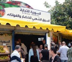 السورية للتجارة تفتتح سوقاً شعبياً للخضار والفواكه بمدينة جبلة