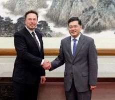 إيلون ماسك يلتقي وزير الصناعة الصيني للبحث في الأجيال الجديدة للسيارات