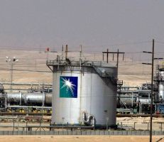 السعودية تمدد خفض إنتاج النفط الطوعي البالغ مليون برميل يوميًا لشهر إضافي