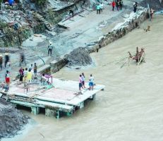 77 قتيلاً على الأقل في الهند بعد فيضان بحيرة جليدية في جبال الهيمالايا
