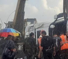 إنقاذ سائق شاحنة بعد حادث خطير على طريق اللاذقية حمص