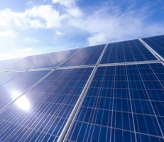 تقديم تسهيلات للصناعيين للحصول على الألواح الشمسية في اجتماع بوزارة الصناعة