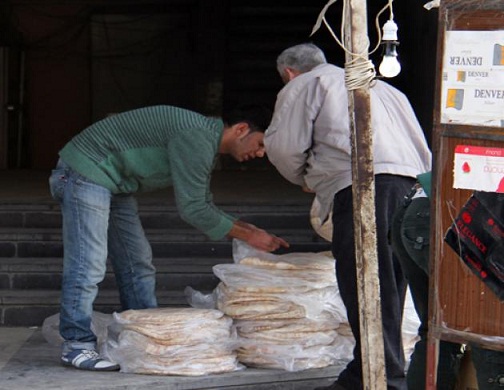التجارة الداخلية تلاحق بائعي الخبز على الطرقات