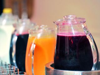 مطاعم في دمشق تلزم الزبائن "بالمشروبات الرمضانية" لزيادة أرباحها
