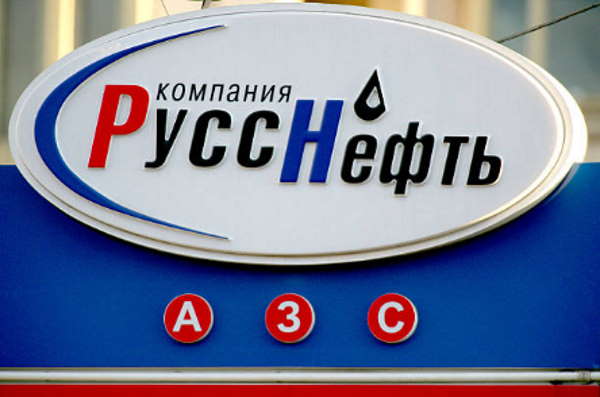 أكبر شركة نفط روسية تتخلى عن الدولار في عقود النفط الجديدة
