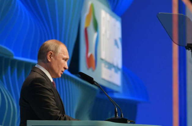 بوتين في قمة دول بريكس، يدين العقوبات الإقتصادية ويؤكد: "روسيا مورِّد موثوق للطاقة"