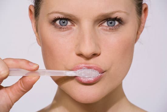 دراسة: تنظيف الأسنان بالفرشاة يقي من أمراض القلب
