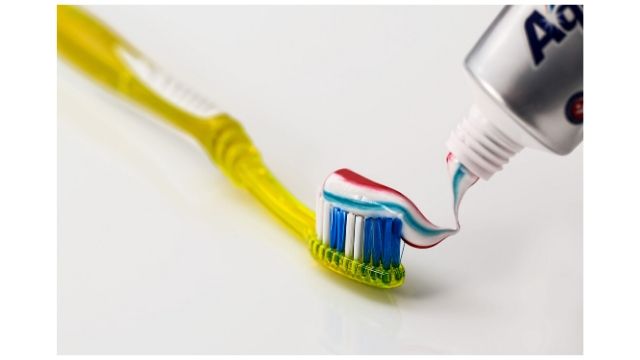 دراسة: تنظيف الأسنان بالفرشاة والمعجون يحمي من أمراض مثل الارتجاف الأذيني وفشل القلب