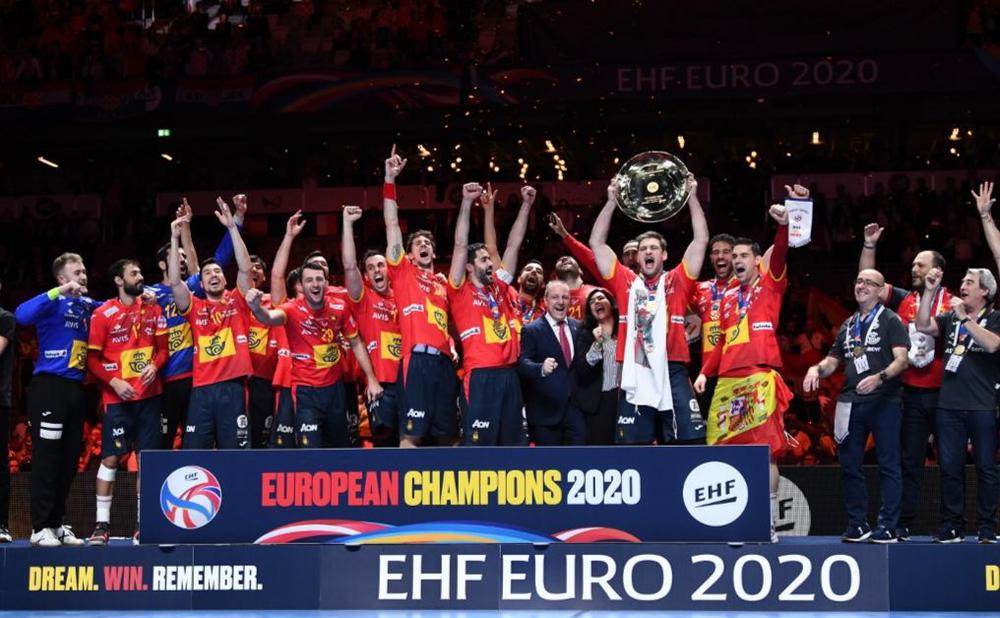 إسبانيا تحتفظ بلقب بطولة أوروبا وتتأهل إلى طوكيو 2020