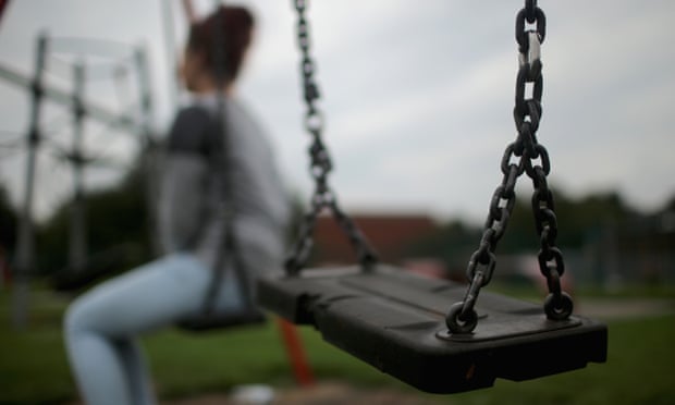 دراسة: خمس البالغين في بريطانيا تعرضوا لنوع من الإساءات قبل سن الـ 16