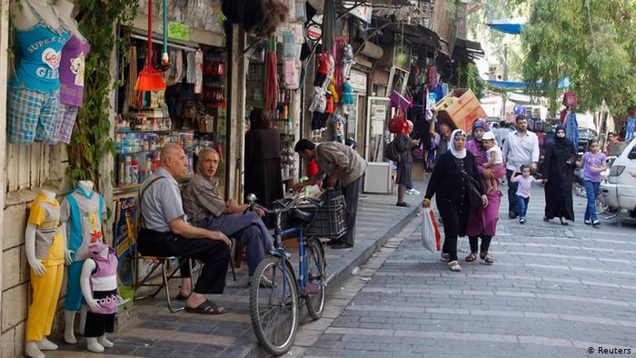 مبادرة شابة سورية لتوصيل الحاجيات لكبار السن في دمشق