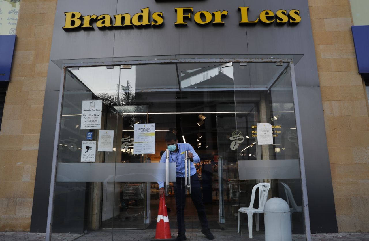 متاجر التجزئة اللبنانية الكبرى تغلق أبوابها بسبب الأزمة الاقتصادية