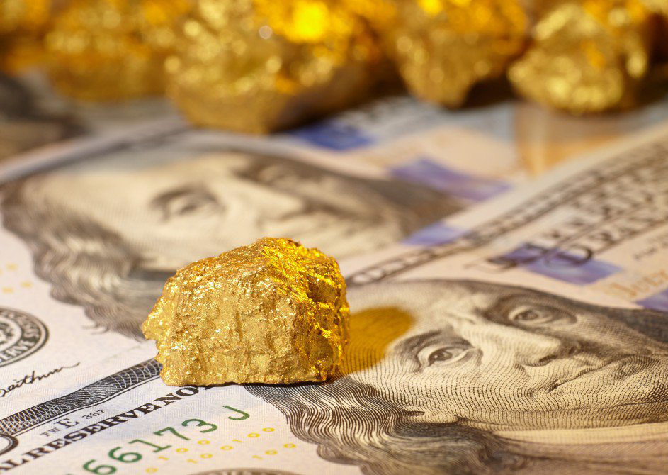 الذهب يرتفع لأعلى مستوى على الإطلاق وانخفاض الدولار يزيد مكاسب الذهب  القياسية