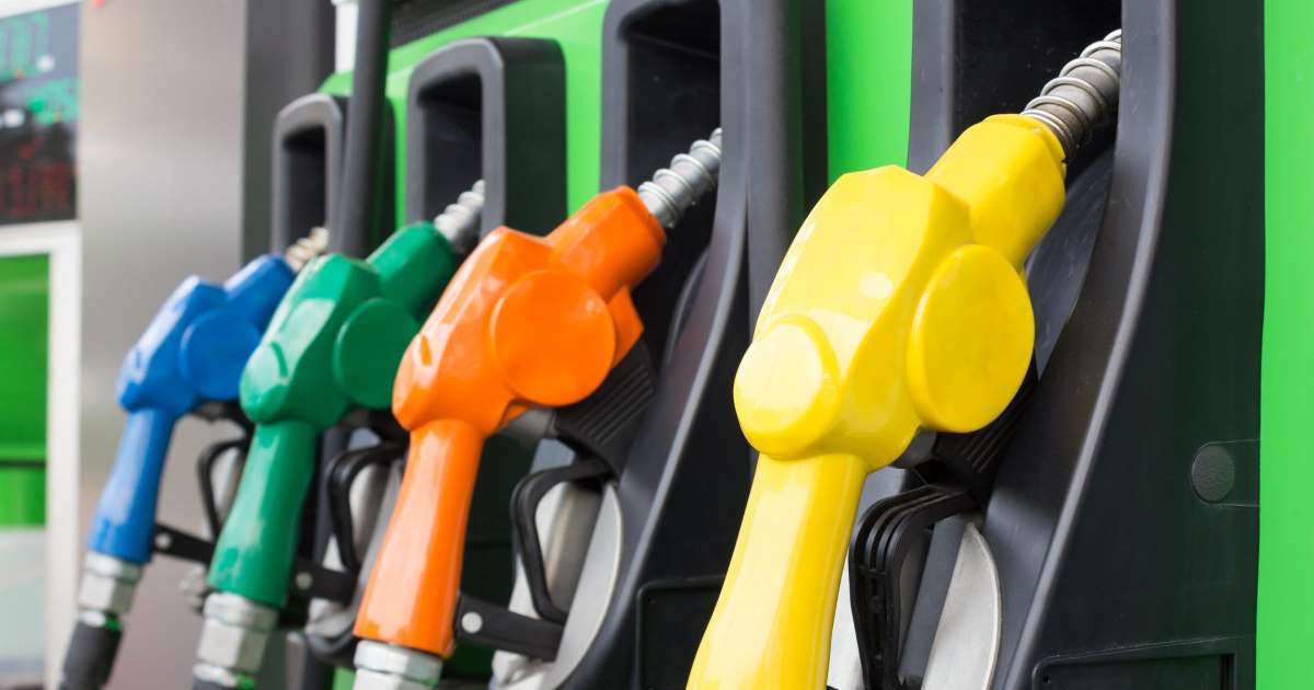 وزارة النفط: تخفيض مخصصات السيارات الحكومية 15 ليتراً عن شهر أيلول لإدارة النقص