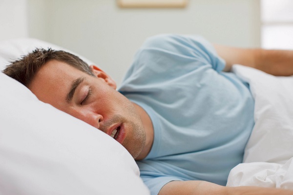 دراسة حديثة تربط بين انقطاع التنفس أثناء النوم والزهايمر