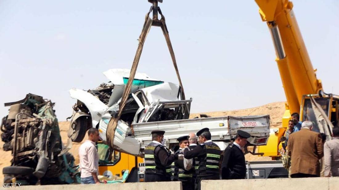 وفاة 5 أفراد من أسرة واحدة في حادث سير بمصر
