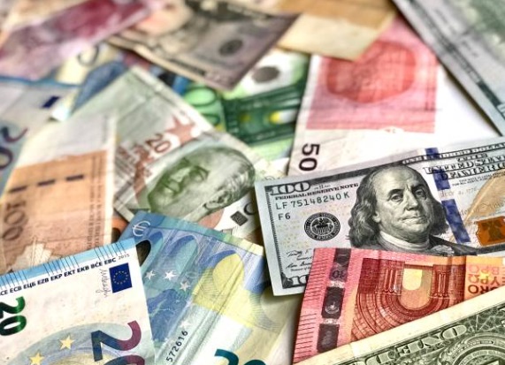 الحكومة الإيرانية: الغلاء في الأسعار سببه نقص مخزون البلاد من العملات الأجنبية