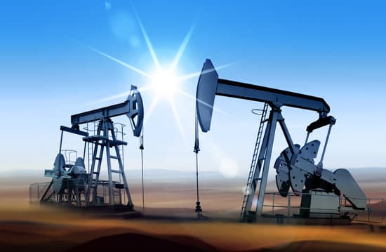 السعودية تخفض إنتاجها النفطي طوعاً بمقدار مليون برميل يومياً للشهرين المقبلين