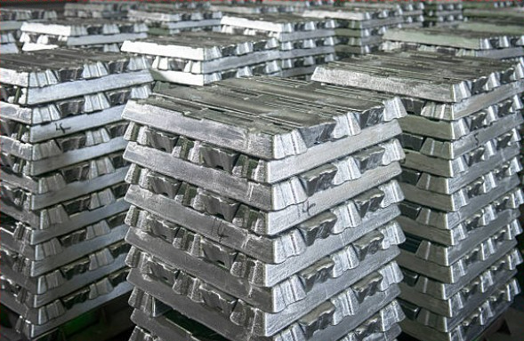 أسعار الفضة تُحلِّق إلى ذروة 8 سنوات وسط فورة مشتريات من المستثمرين الأفراد