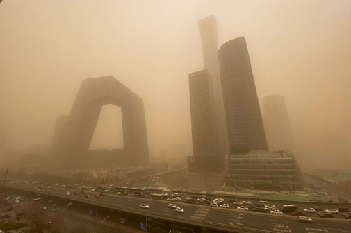 عواصف رملية تضرب العاصمة الصينية بكين (صور)