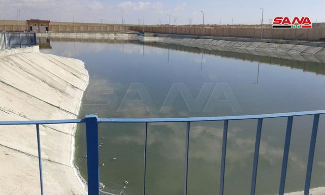 رئيس الوزراء يضع محطة معالجة مياه الصرف الصحي والصناعي في مدينة حسياء الصناعية بالخدمة (صور)