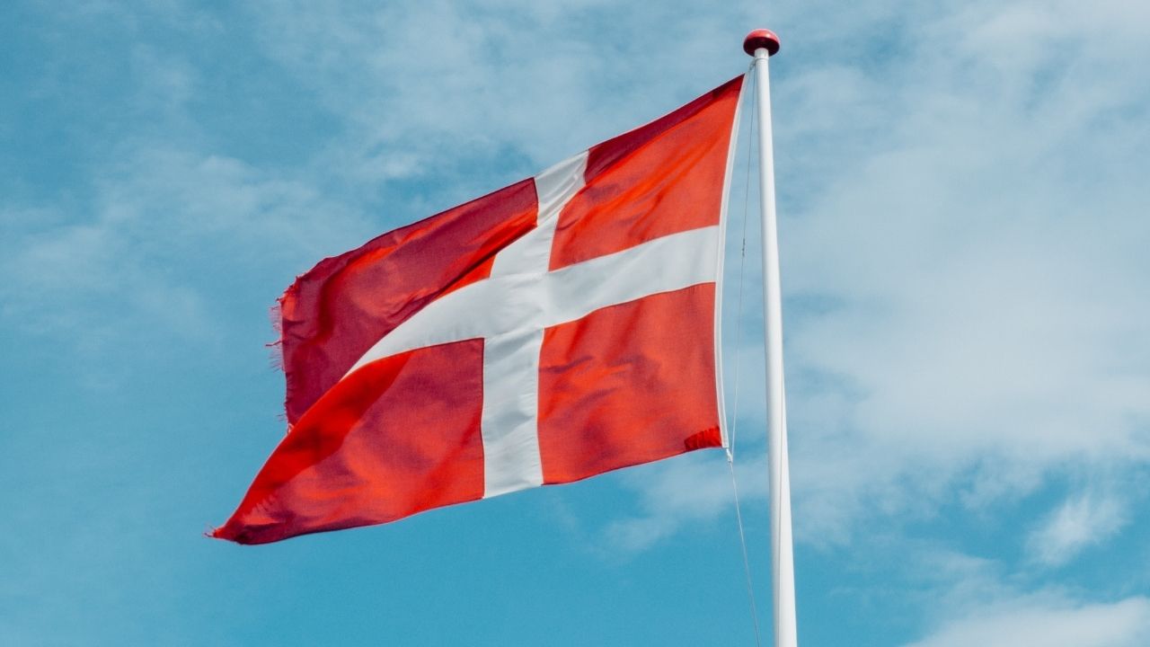 الدنمارك تلغي إقامات جميع السوريين لديها