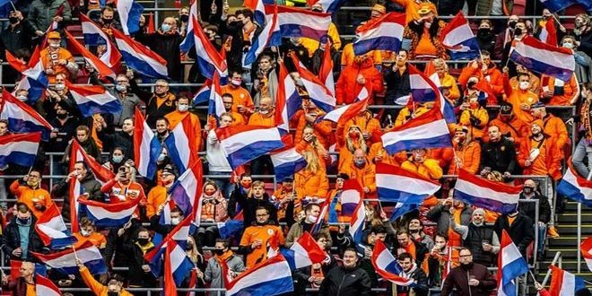 هولندا تسمح للجماهير بالعودة إلى الملاعب
