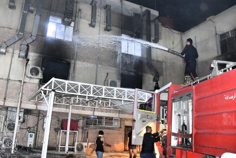 مقتل وإصابة العشرات في حريق بمستشفى مخصص لمرضى كورونا في بغداد (فيديو)