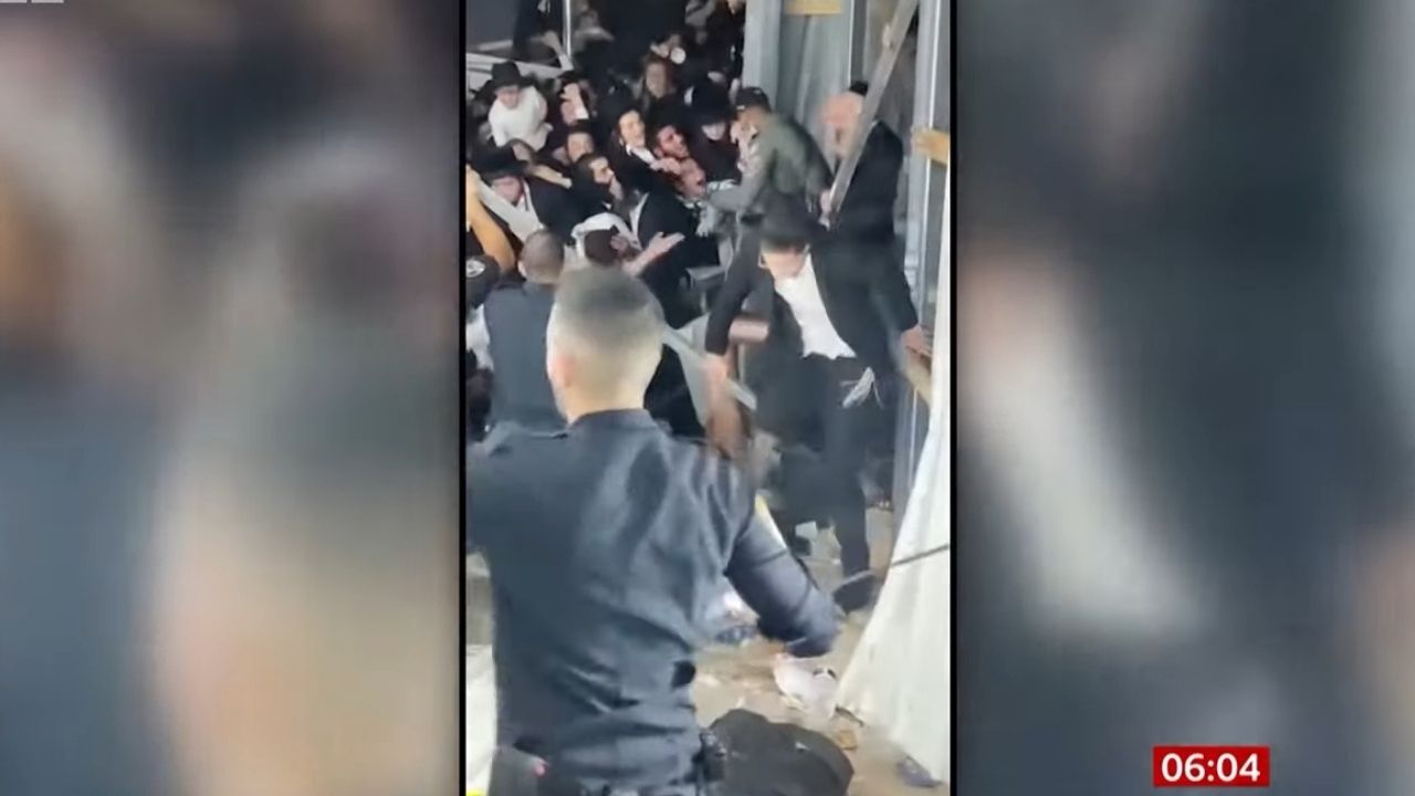 عشرات القتلى من اليهود المتشددين في حادث انهيار جسر خلال احتفال ديني (صور وفيديو)