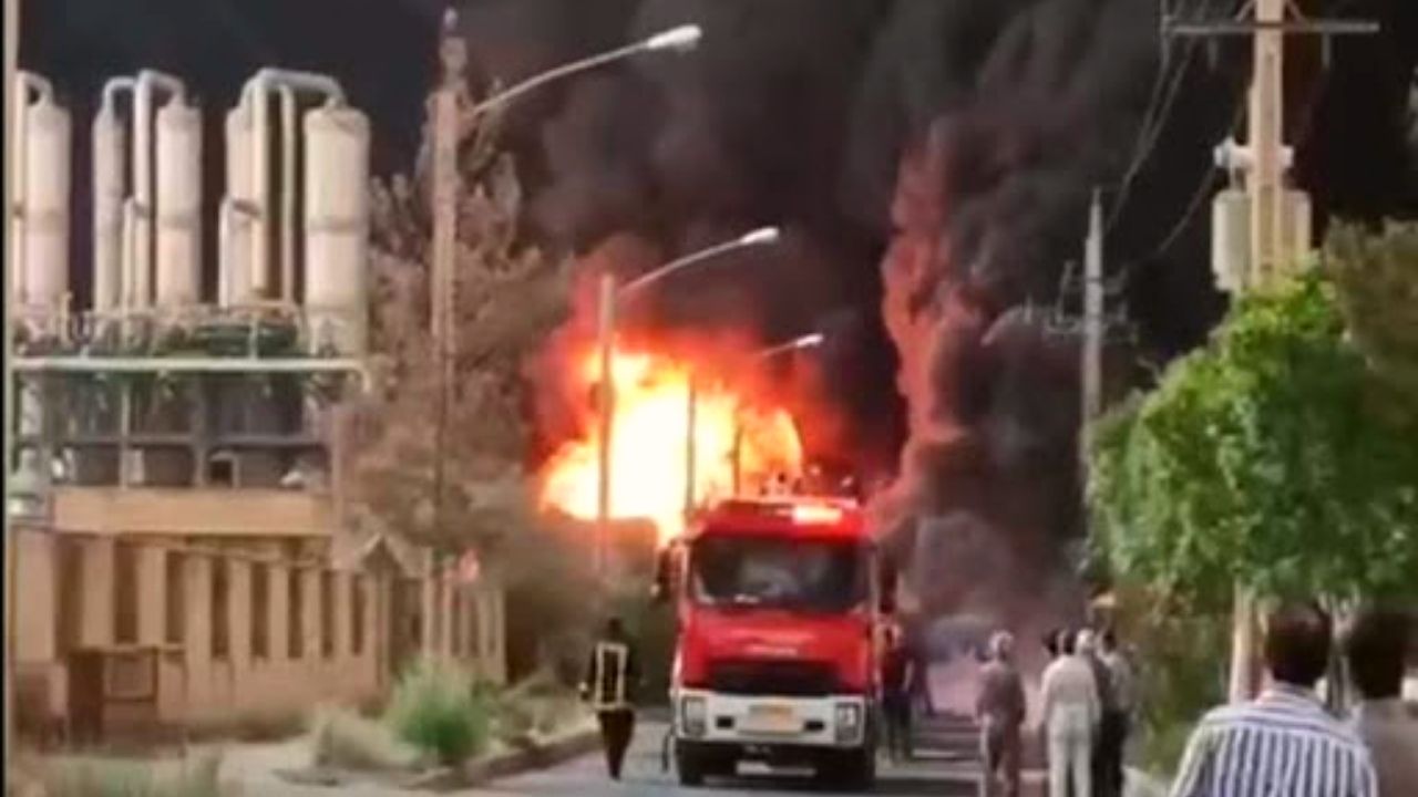 اندلاع حريق هائل في مصنع للكيماويات بمدينة قم الإيرانية (فيديو)