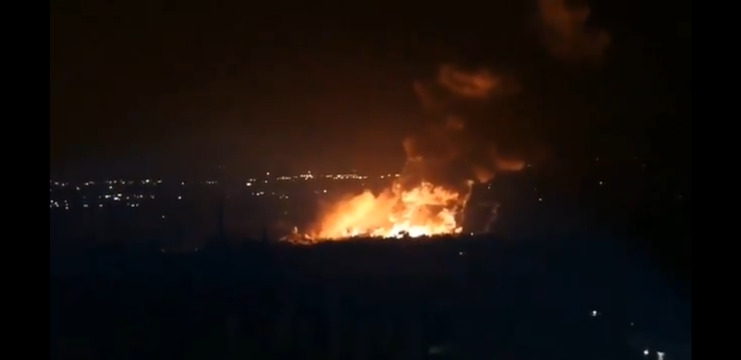 الدفاعات الجوية السورية تتصدى لهجوم إسرائيلي استهدف مواقع بمحافظتي اللاذقية وحماة (فيديو)