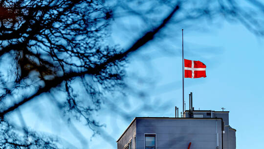 الدنمارك تصدر قانونا يسمح لها بإرسال طالبي اللجوء إلى الخارج .