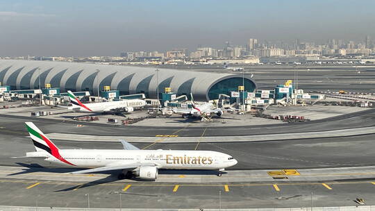 الإمارات .. أسعار تذاكر الطيران ترتفع بنسبة 40% إلى 4 وجهات عربية