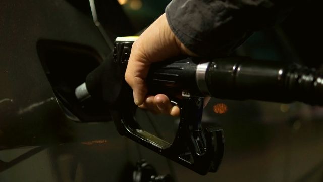 وزارة النفط تحضر لتوطين 14 محطة وقود "أوكتان 95" على الطرق العامة بين المحافظات