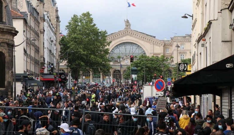 مظاهرات مناهضة للتلقيح الإجباري ضد كورونا في العاصمة الفرنسية باريس