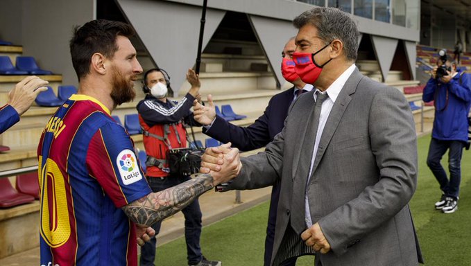 رئيس برشلونة يزف خبرا سارا لجماهير فريقه بشأن ميسي