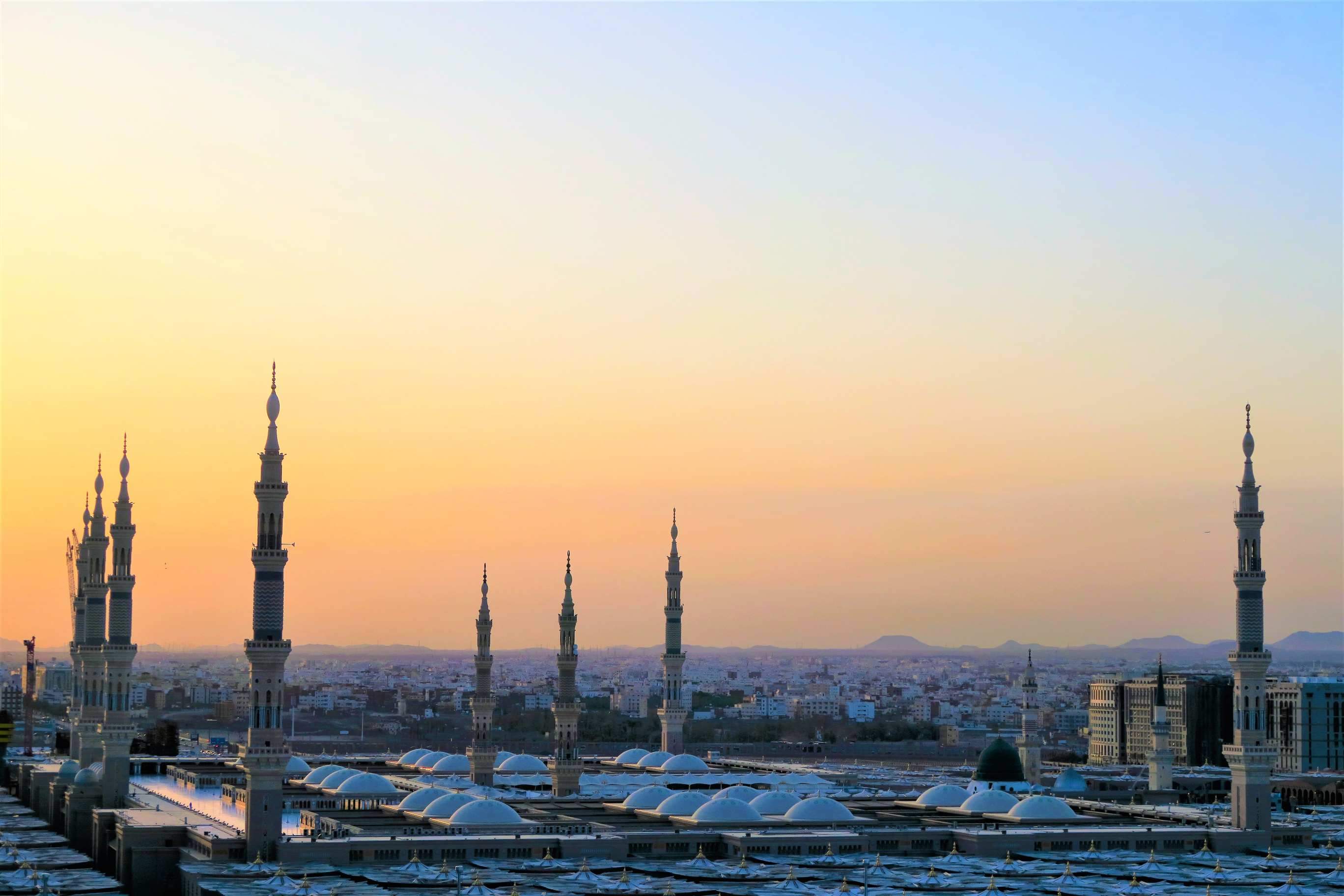 تعميم تاريخي في السعودية بفتح المحلات التجارية في أوقات الصلاة