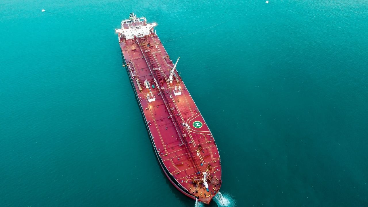 إيران وفنزويلا تبرمان اتفاقاً لتصدير النفط